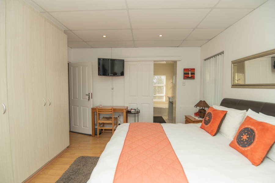 6 Bedroom Property for Sale in Humerail Eastern Cape